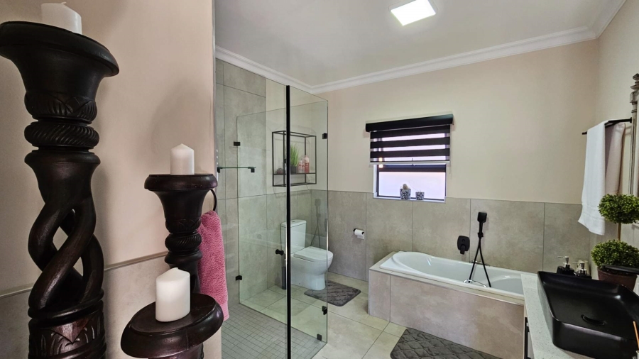 3 Bedroom Property for Sale in Meerhof North West